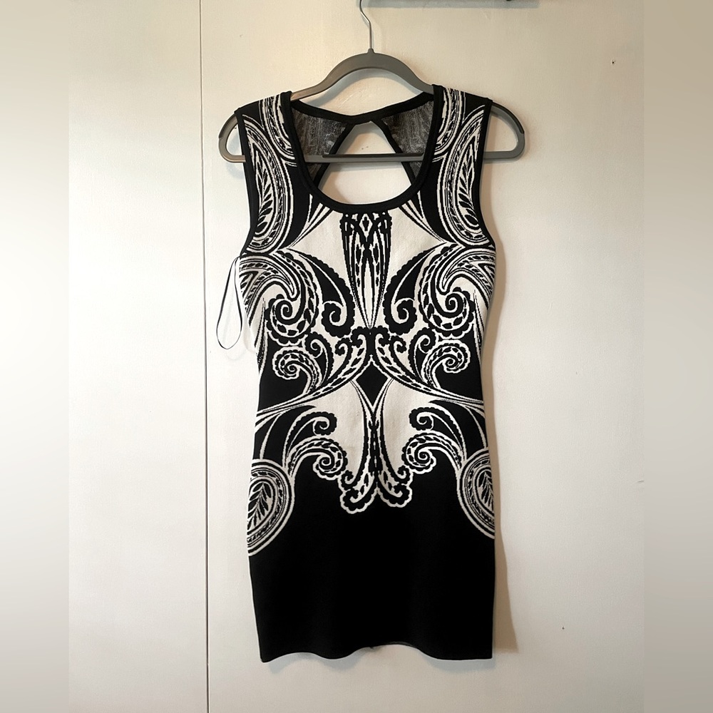 GUESS  black and white dress 🖤